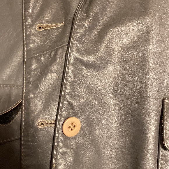 Leather jacket - Picture 3 of 5